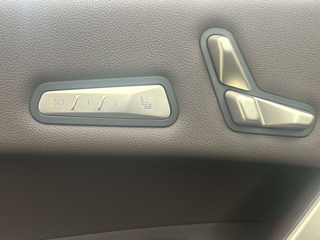 2025 BMW iX xDrive50 12