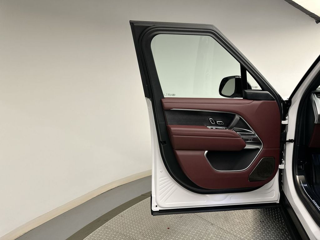 Thumbnail: 2025 Land Rover Range Rover - 8