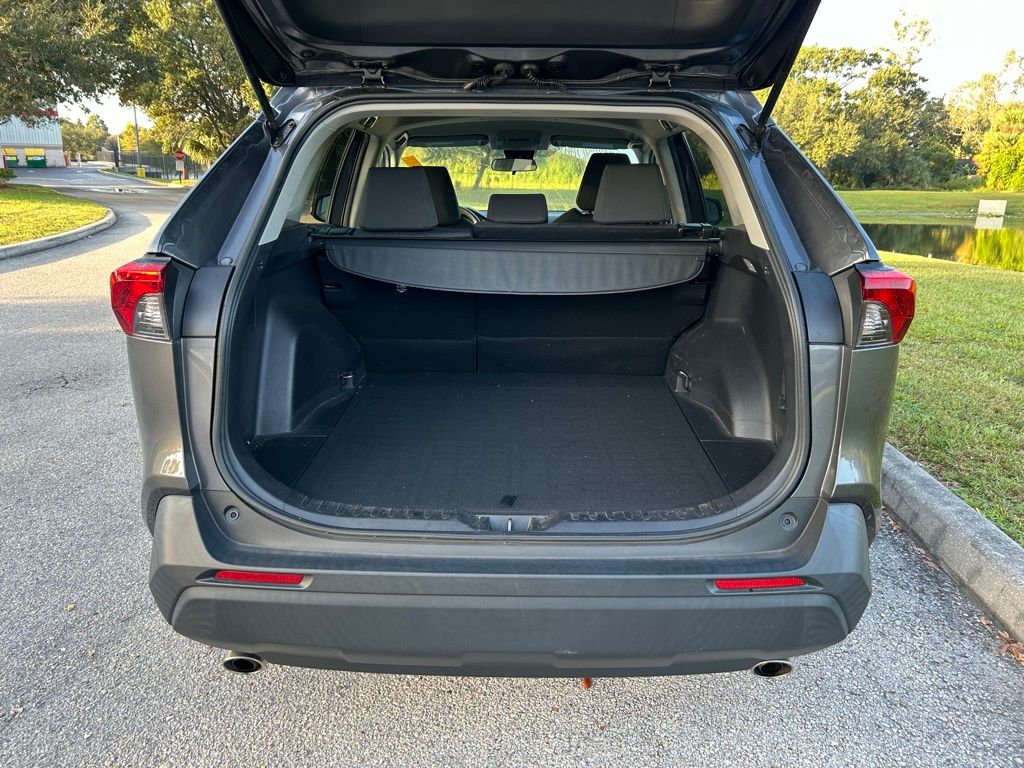 Thumbnail: 2021 Toyota RAV4 - 10