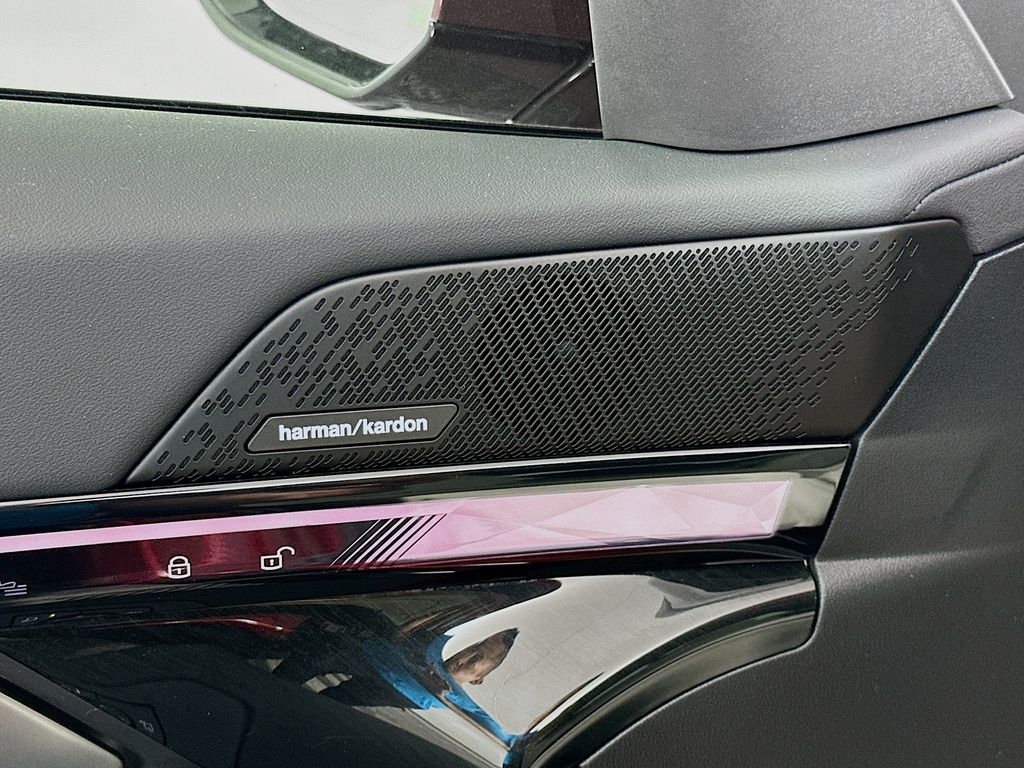 Thumbnail: 2025 BMW i5 - 19