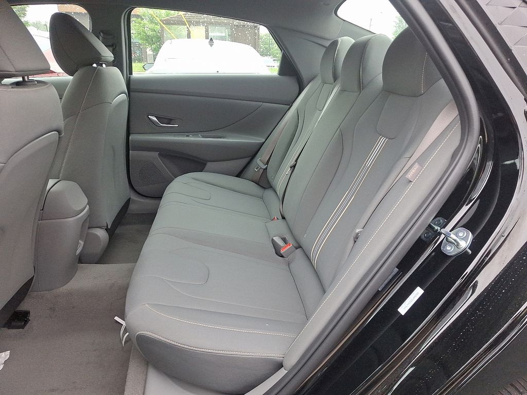 2025 Hyundai Elantra Sport 5