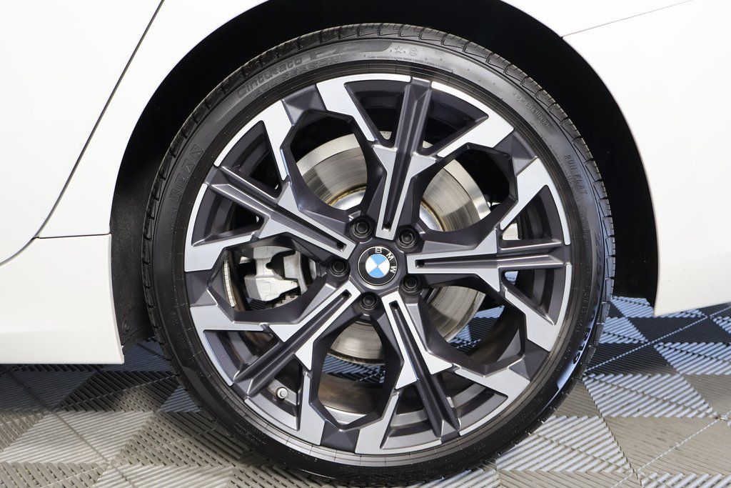 Thumbnail: 2025 BMW 3 Series - 16