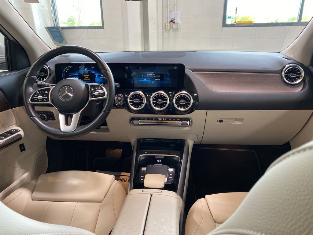 Used 2022 White Mercedes-Benz GLA 250 image 13