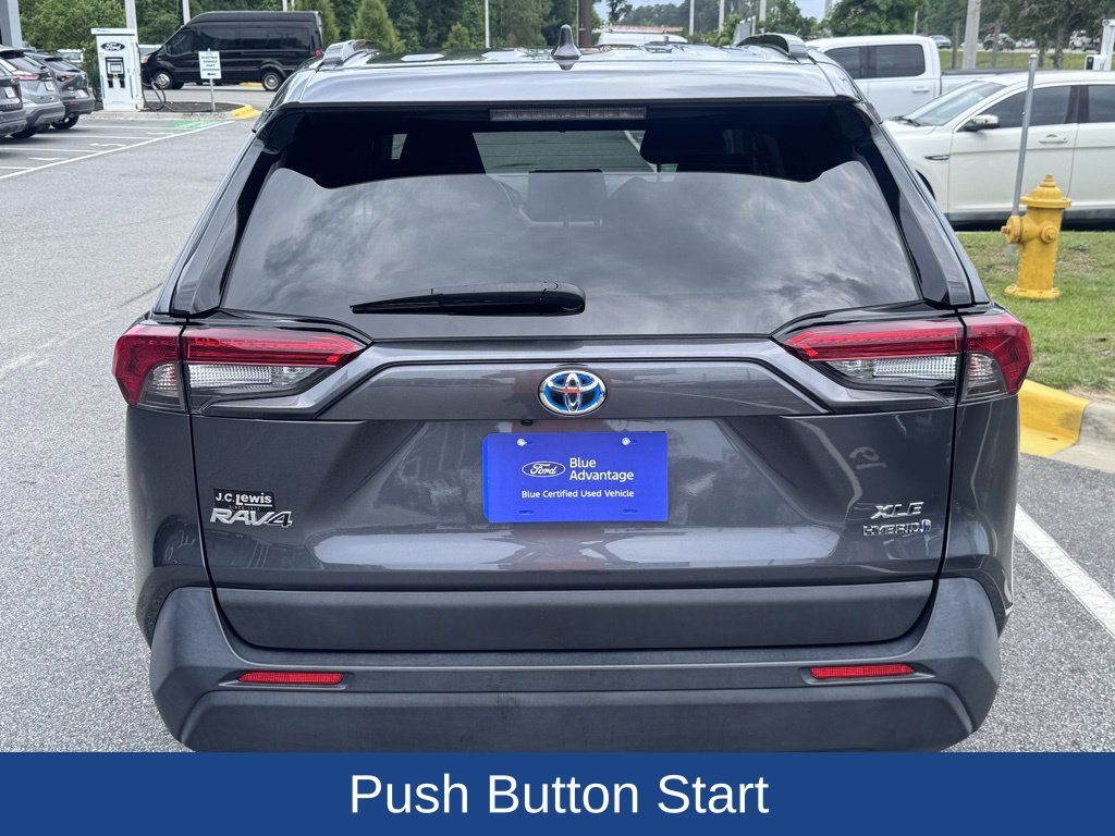 2022 Toyota RAV4 Hybrid XLE