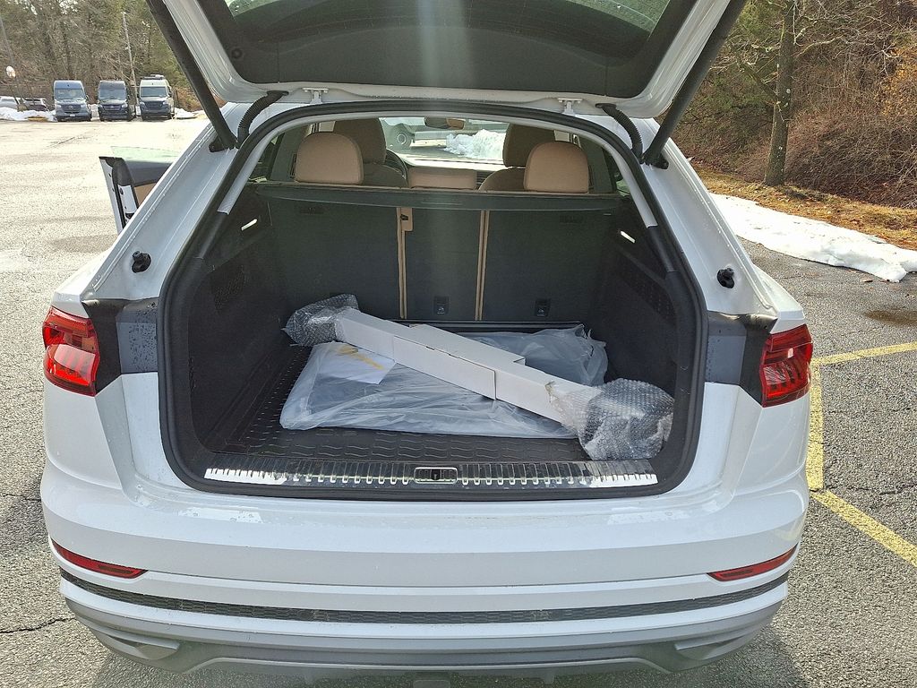 Thumbnail: 2020 Audi Q8 - 27