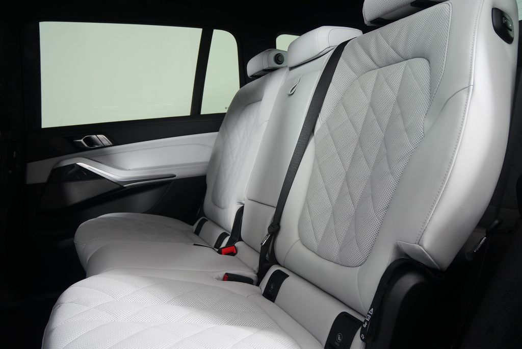 2026 BMW X7 xDrive40i 15