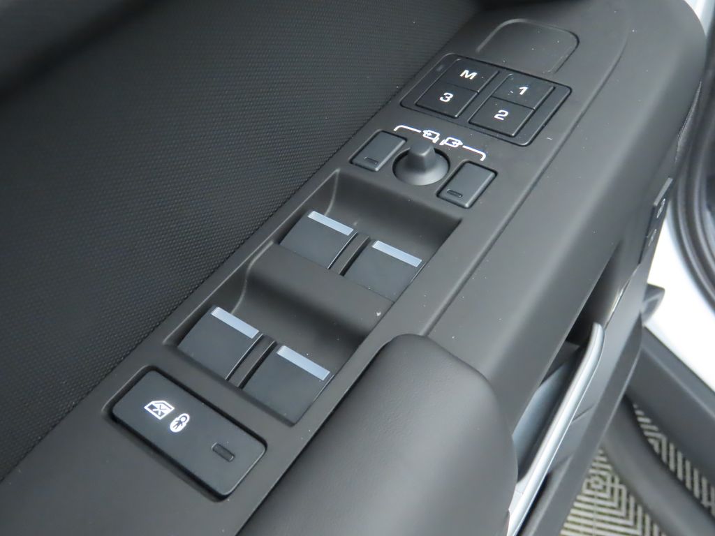 2025 Land Rover Defender 110 25