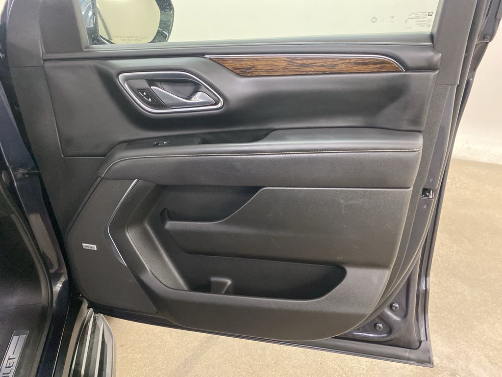 2023 Chevrolet Suburban Premier photo