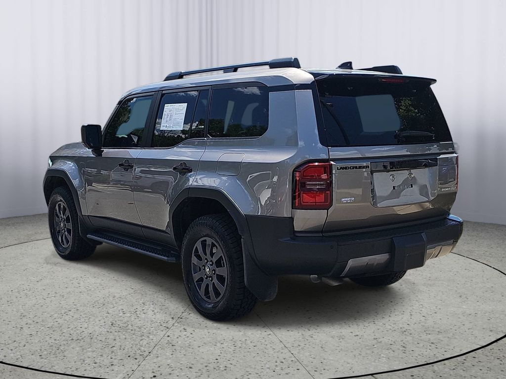 Used 2025  Toyota Base image 5