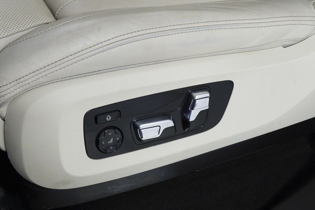 Thumbnail: 2021 BMW X7 - 22