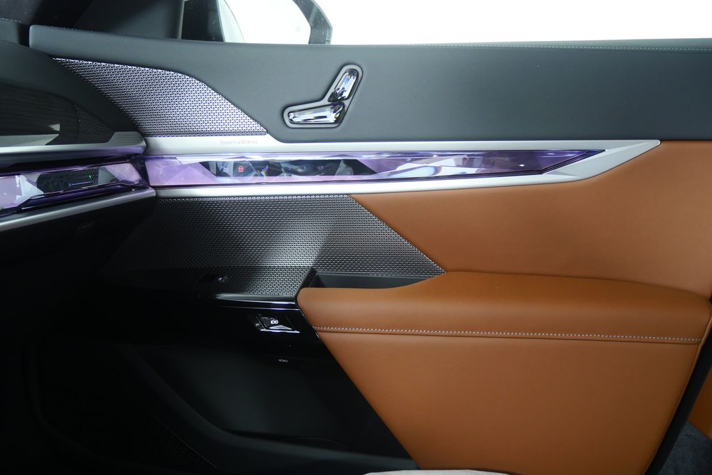 Thumbnail: 2026 BMW 7 Series - 26