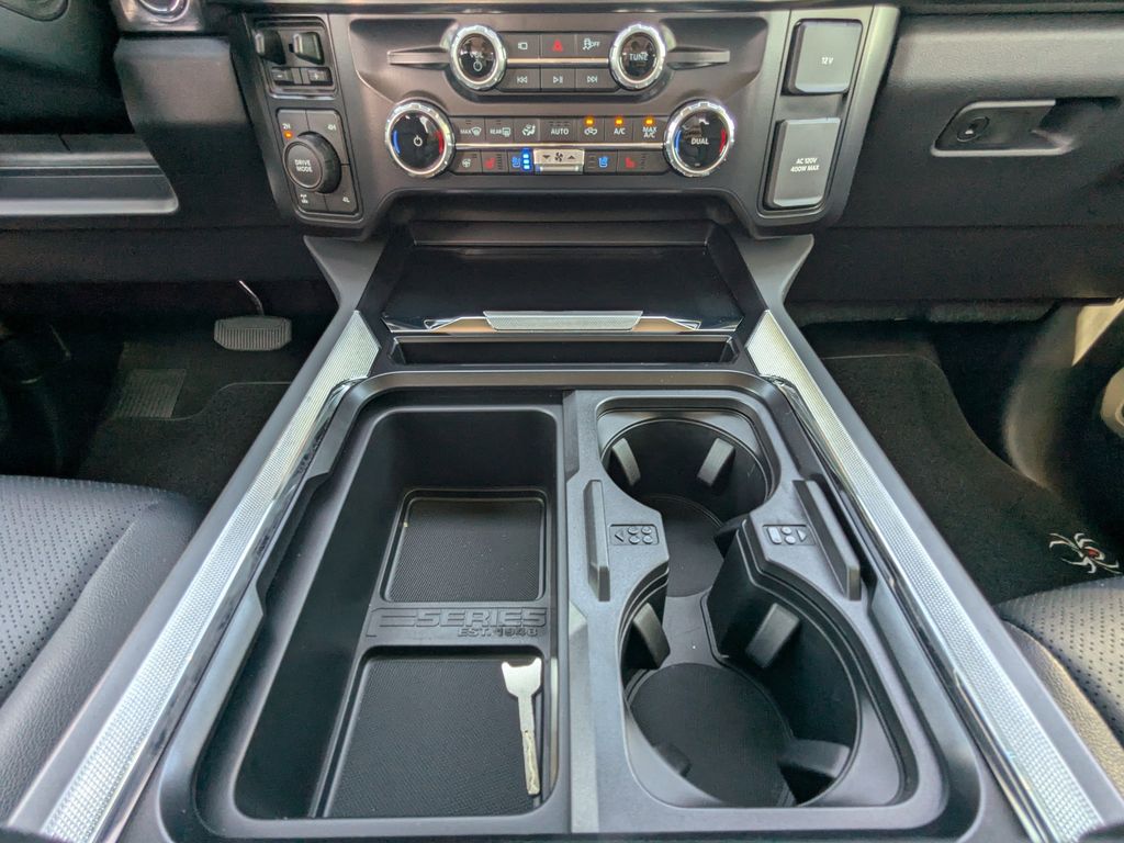 2025 Ford F-250 Super Duty Black Widow