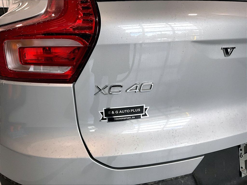 2025 Volvo XC40 — photo 27