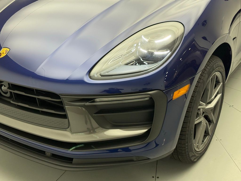 Thumbnail: 2025 Porsche Macan - 31