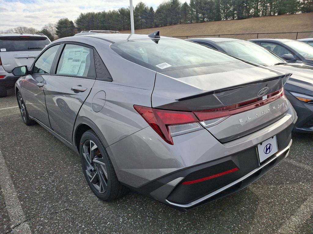 2025 Hyundai Elantra SEL 3