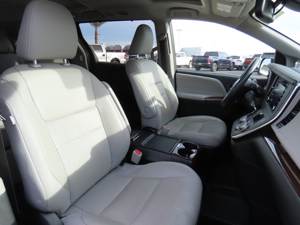 2019 Toyota Sienna SE Premium 20