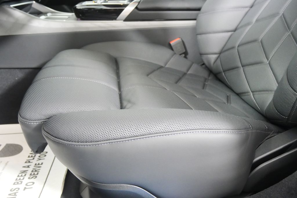 Thumbnail: 2026 BMW 7 Series - 10