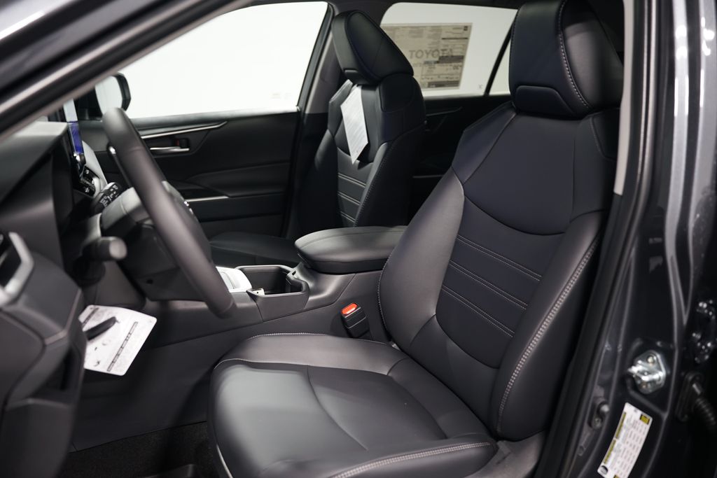2025 Toyota RAV4 XLE Premium 28