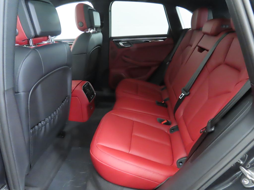 Thumbnail: 2025 Porsche Macan - 24