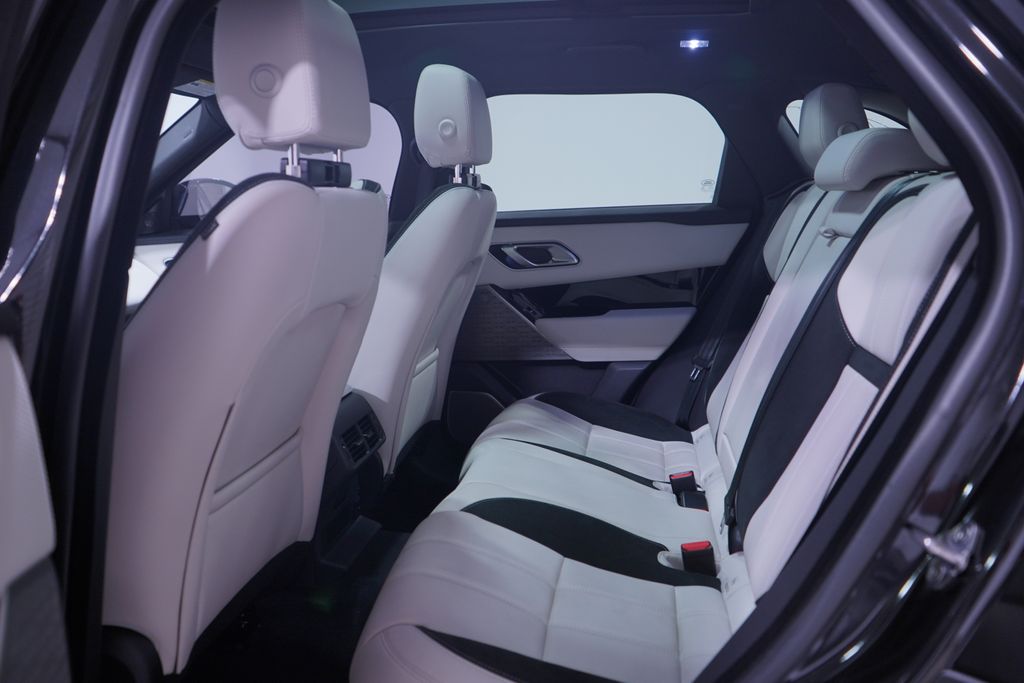 Thumbnail: 2022 Land Rover Range Rover Velar - 9