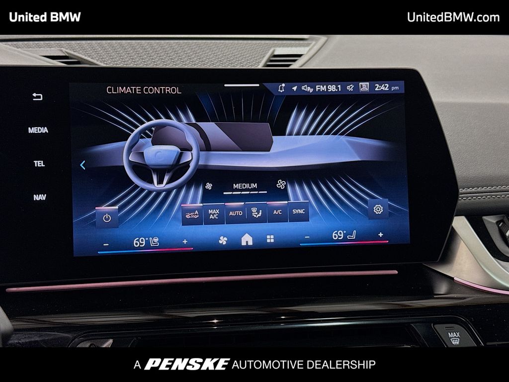 Thumbnail: 2025 BMW X1 - 10