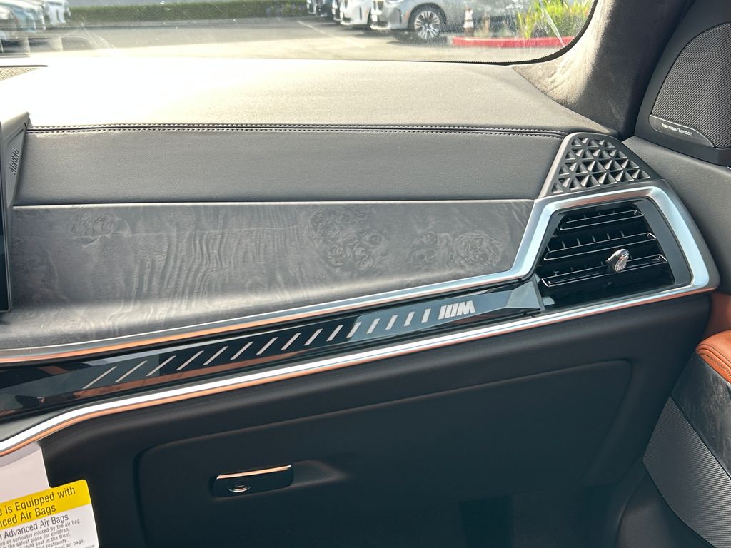 Thumbnail: 2026 BMW X7 - 26