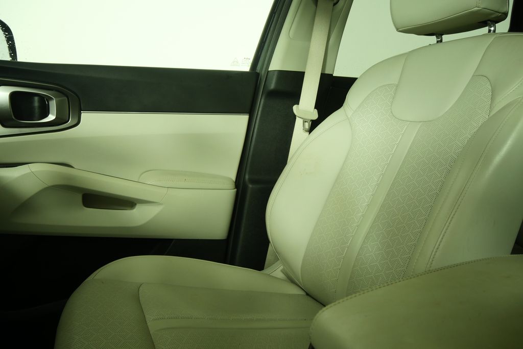 Thumbnail: 2023 Kia Sorento - 23