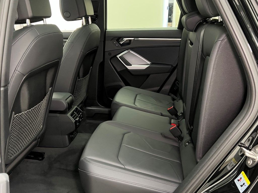 Thumbnail: 2025 Audi Q3 - 22