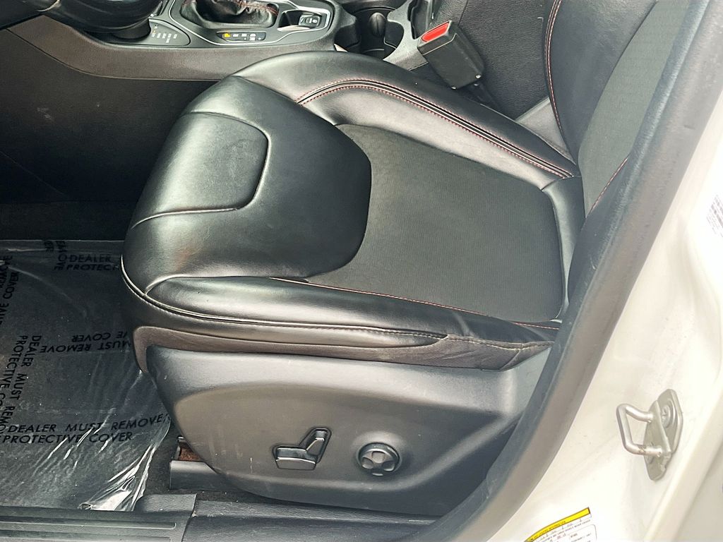 Used 2020 White Jeep Trailhawk image 19