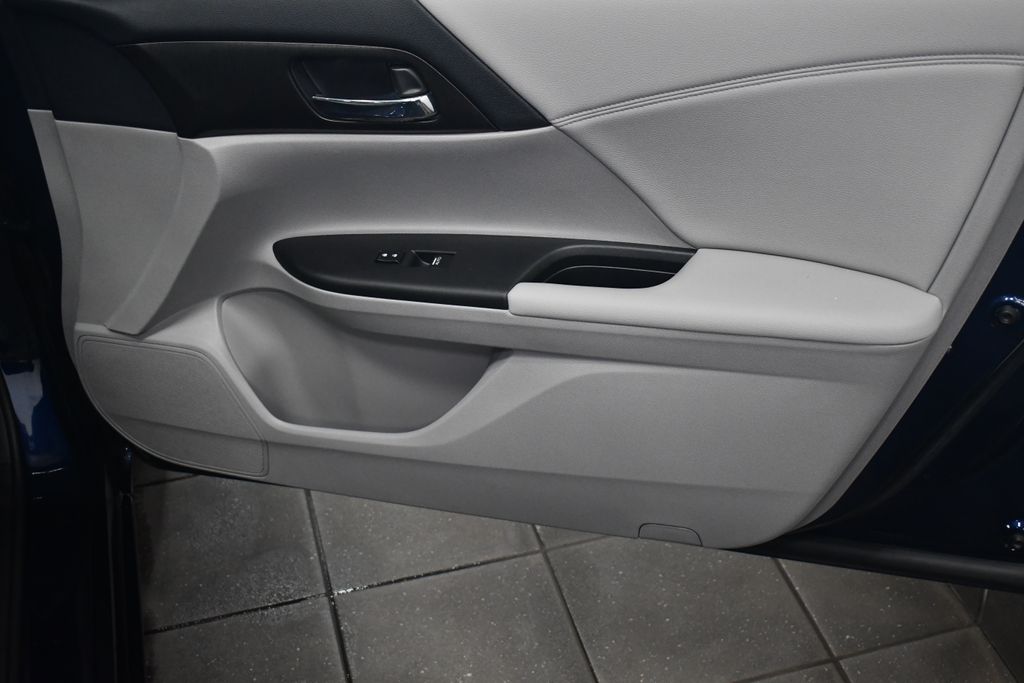 Thumbnail: 2015 Honda Accord - 31