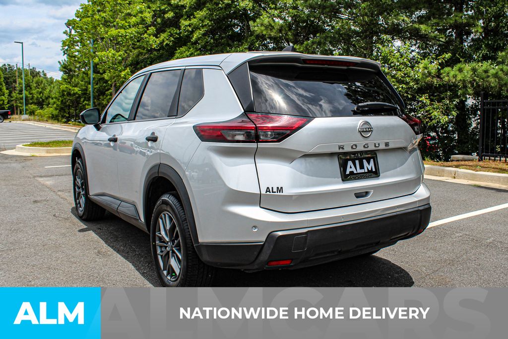 Used 2024 Silver Nissan S image 5