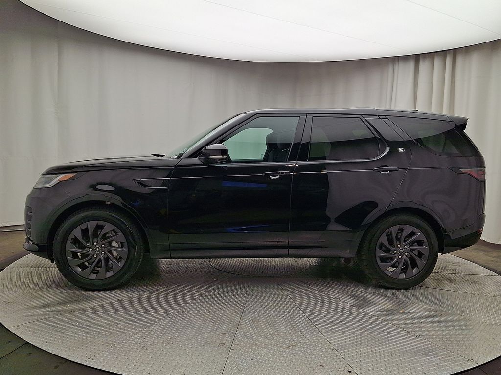 Thumbnail: 2023 Land Rover Discovery - 7
