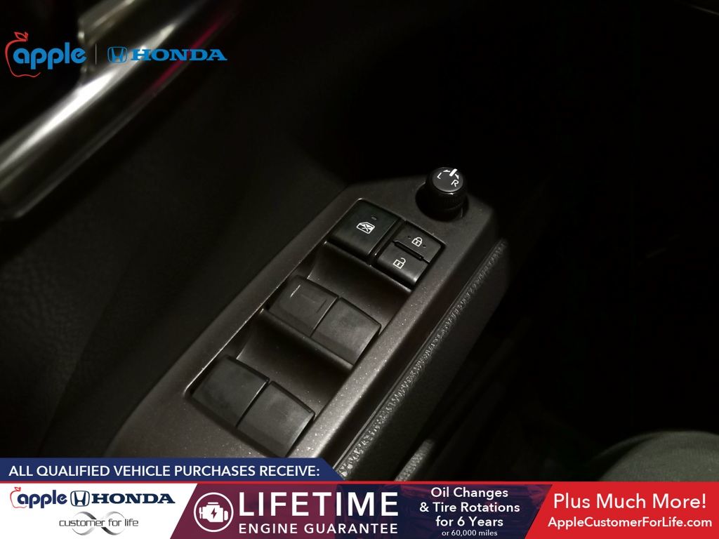 2022 Toyota Camry SE Hybrid