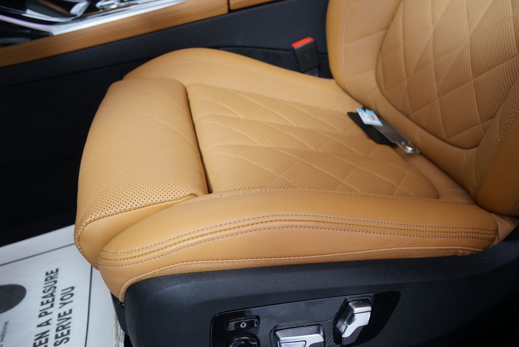 2025 BMW X7 xDrive40i 10