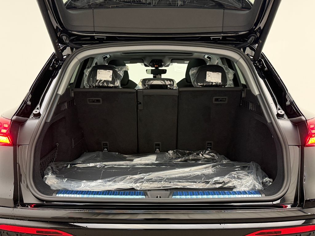 Thumbnail: 2026 Audi Q5 - 14