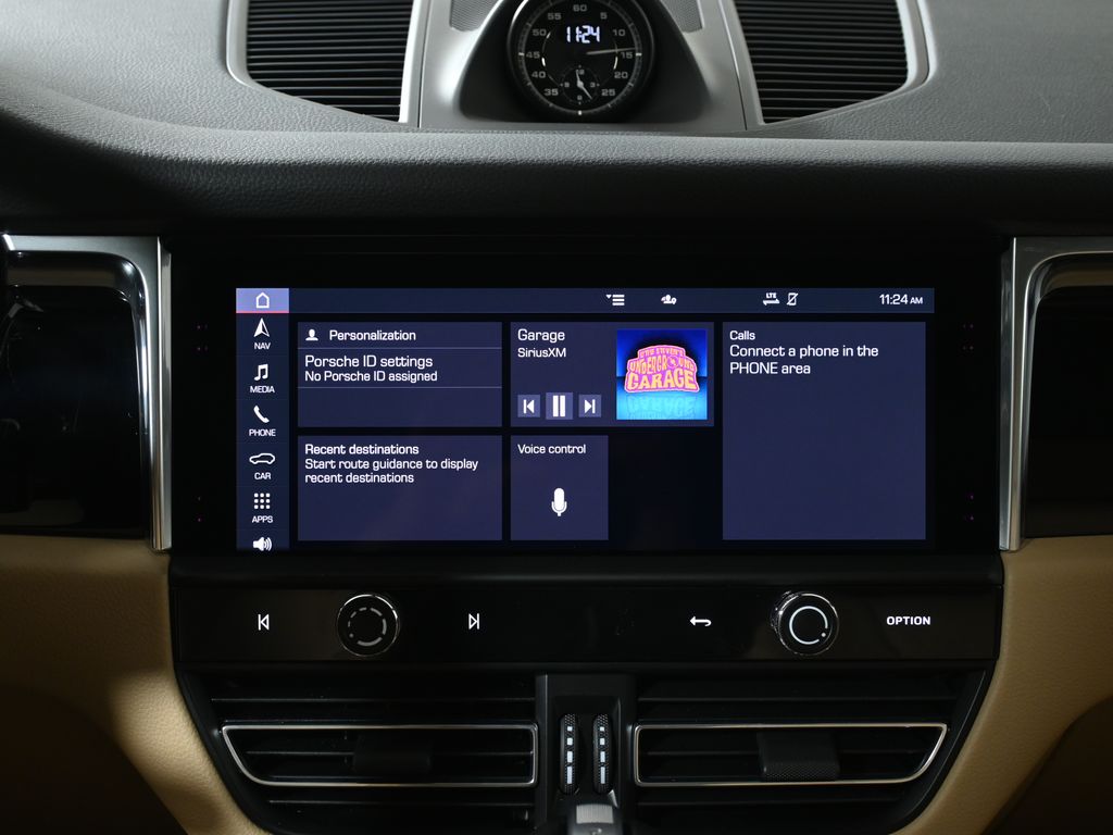 Thumbnail: 2025 Porsche Macan - 23