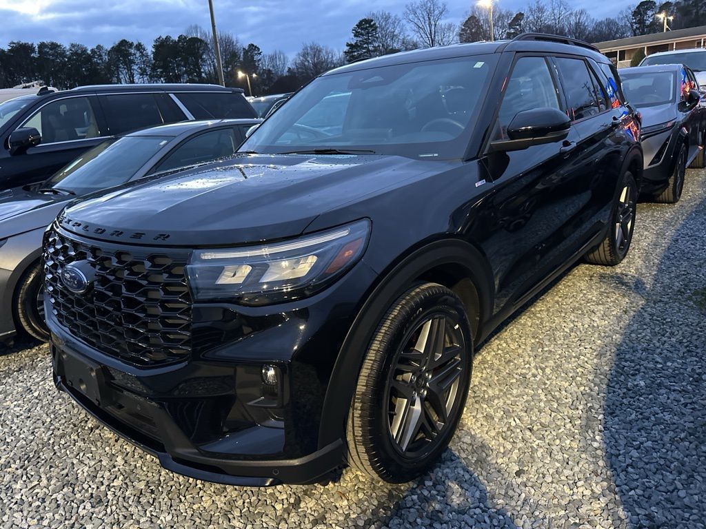 2025 Ford Explorer ST Line's photo
