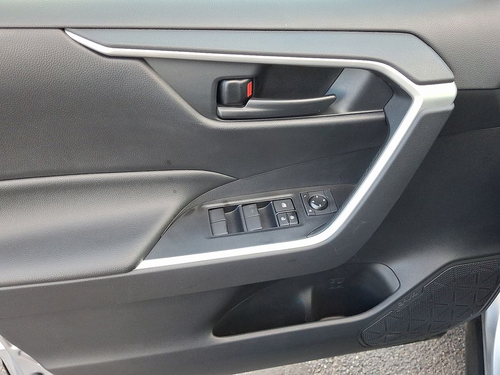 Thumbnail: 2020 Toyota RAV4 - 13