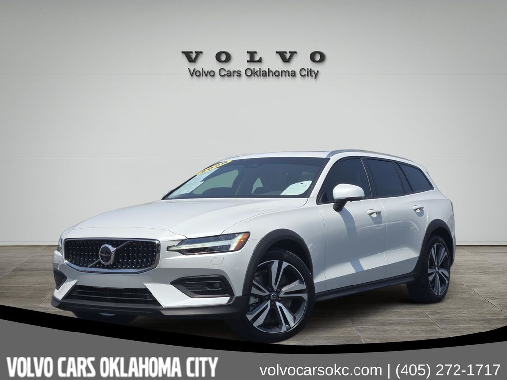 2026 Volvo V60 Cross Country B5 Plus