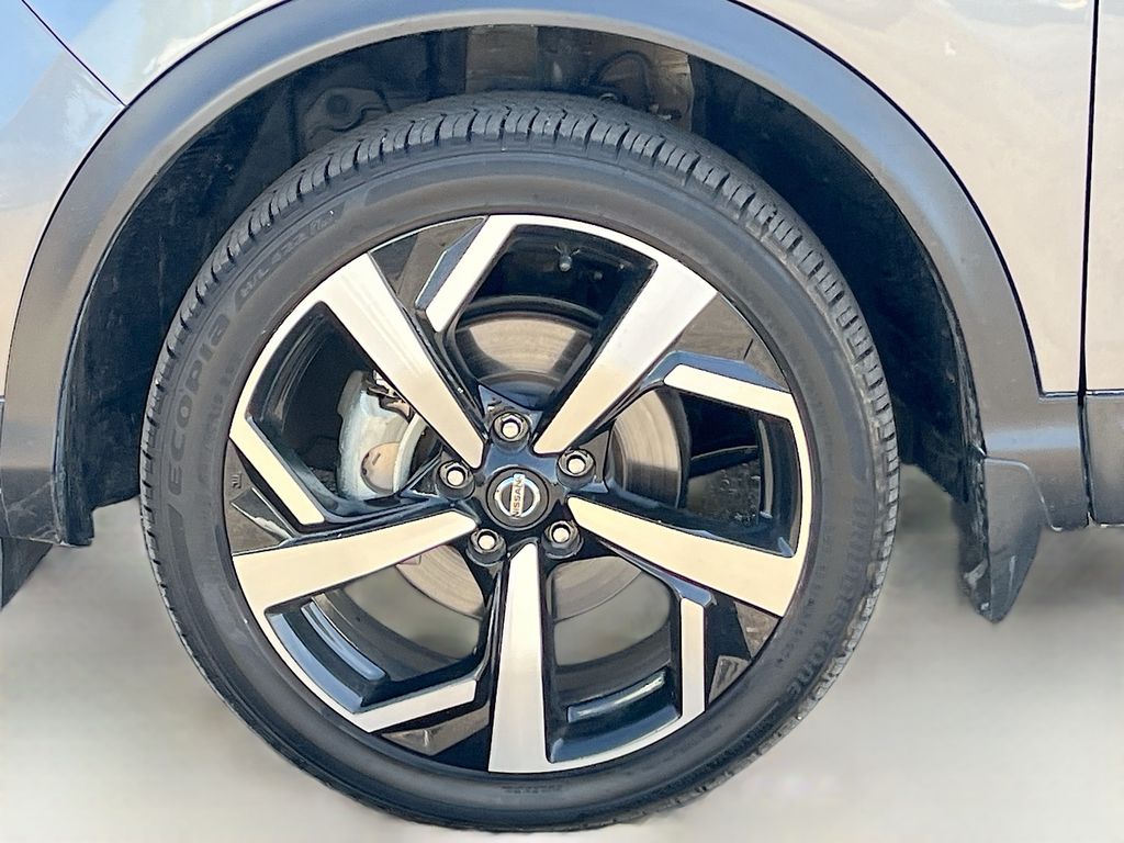 Used 2022 Gray Nissan SL image 31