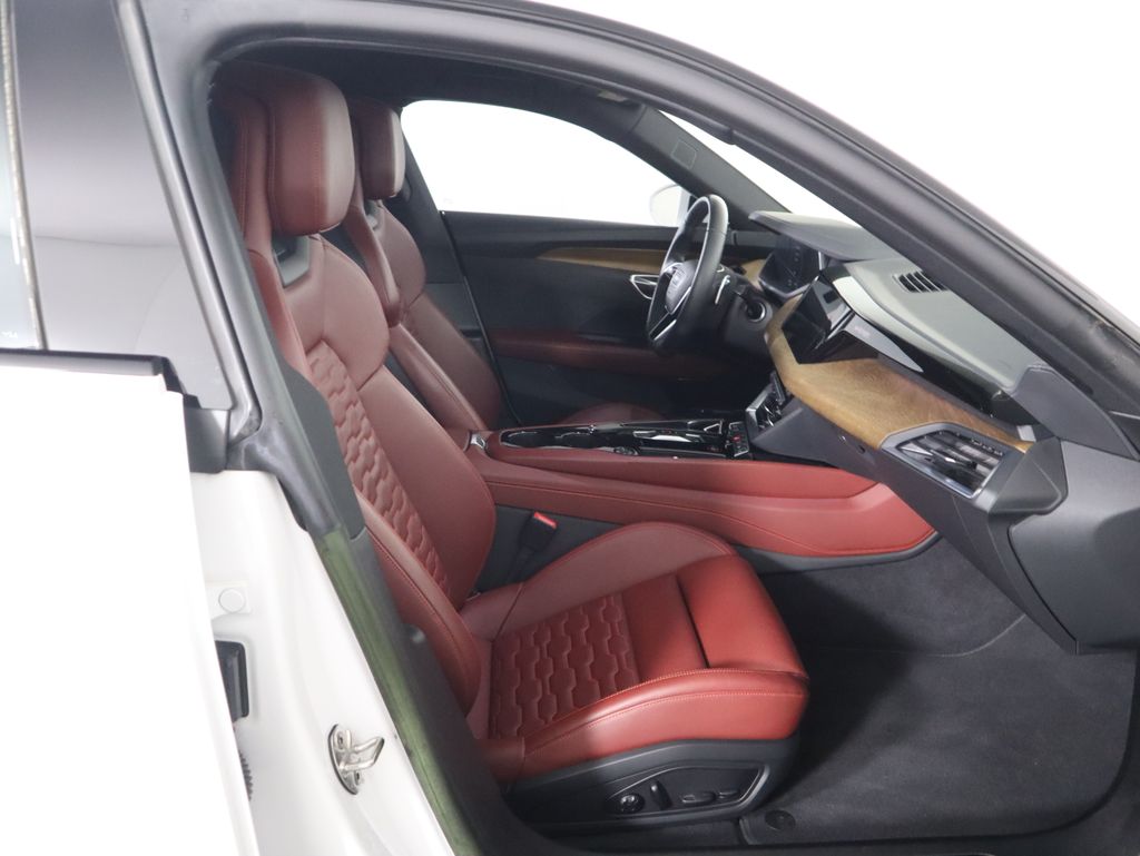 Thumbnail: 2023 Audi e-tron GT - 21