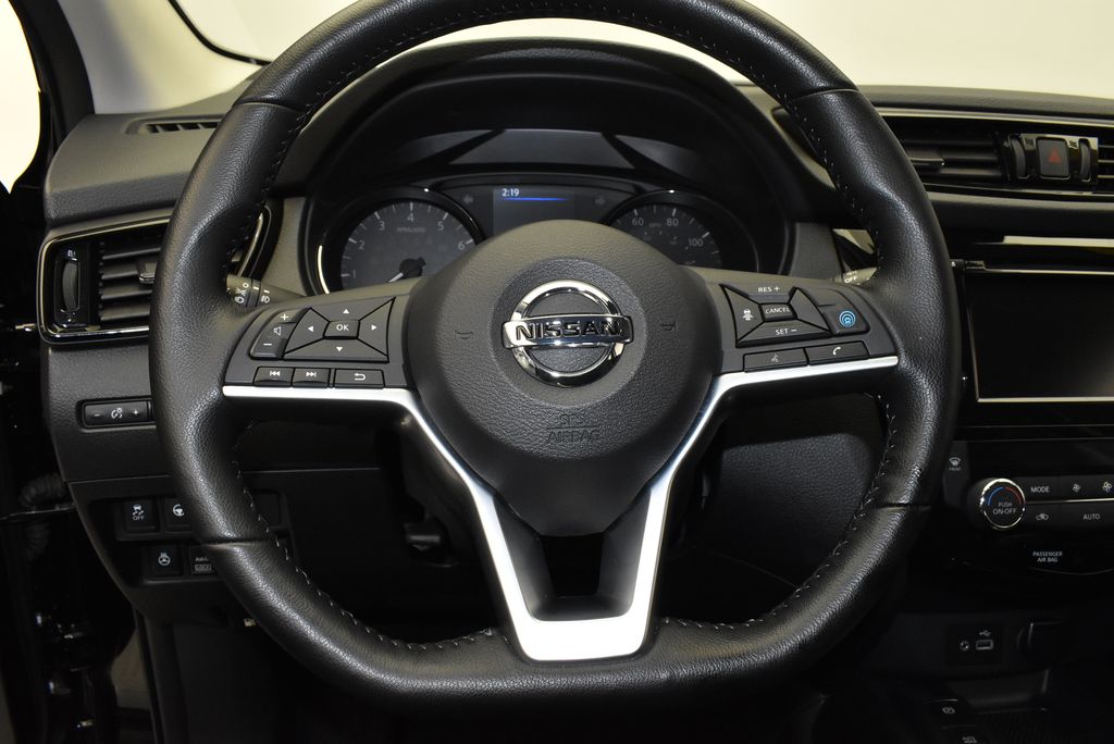 2022 Nissan Rogue Sport SL 22