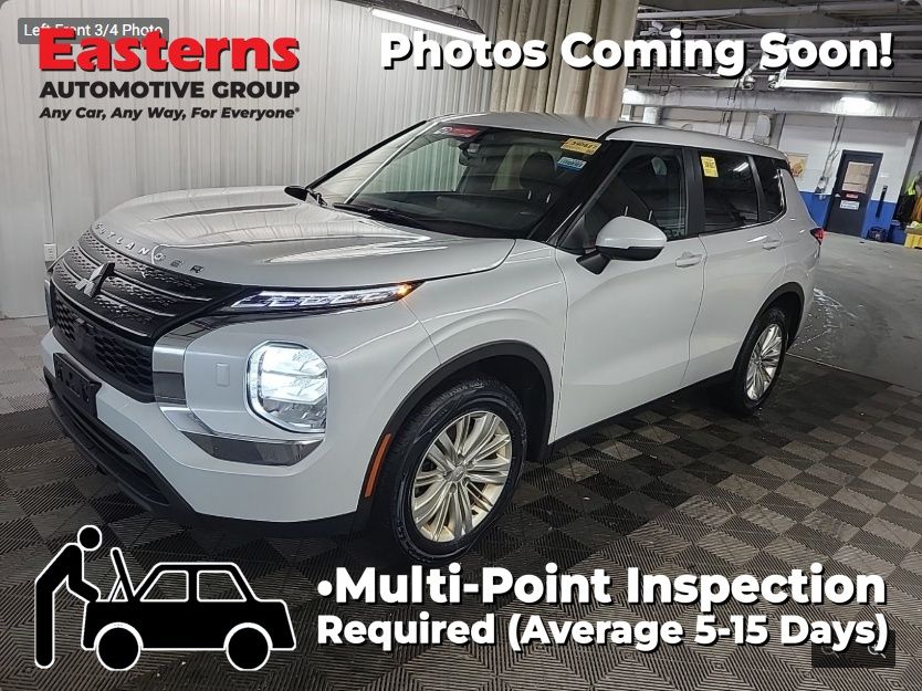 2024 Mitsubishi Outlander ES S-AWC's photo