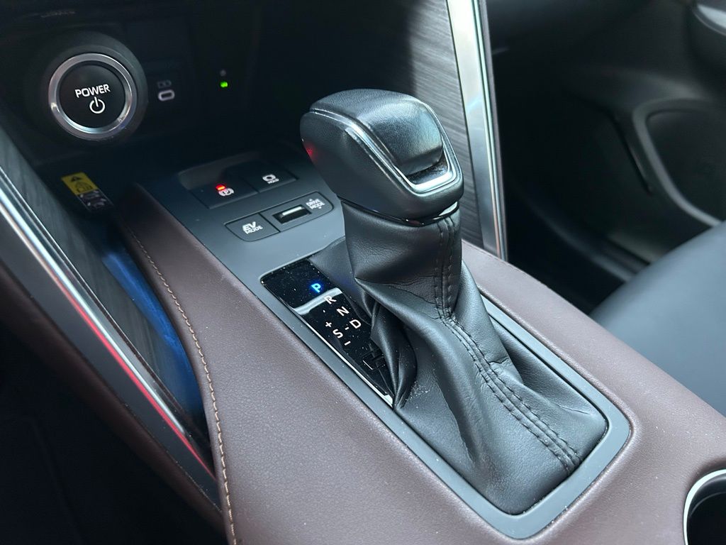 Thumbnail: 2023 Toyota Venza - 28
