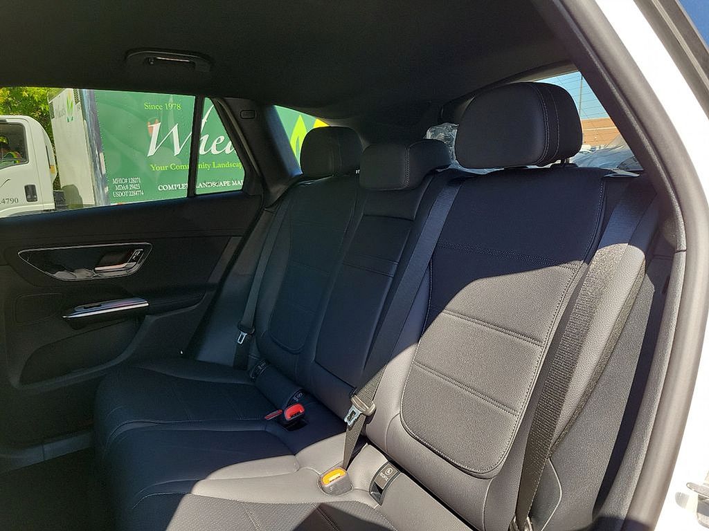 2025 Mercedes-Benz GLC 300 6