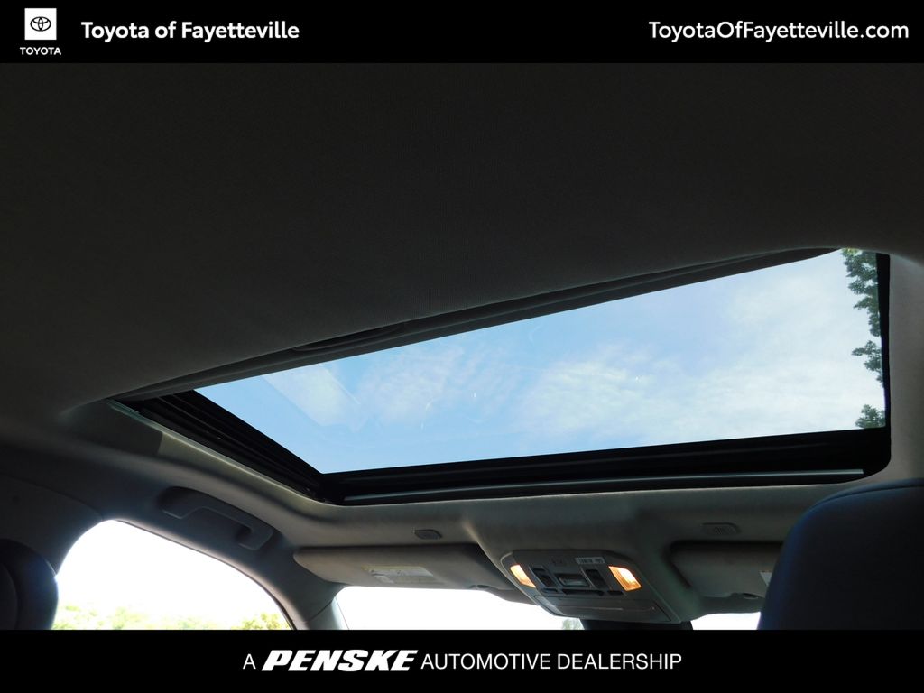 Thumbnail: 2023 Toyota Highlander - 6