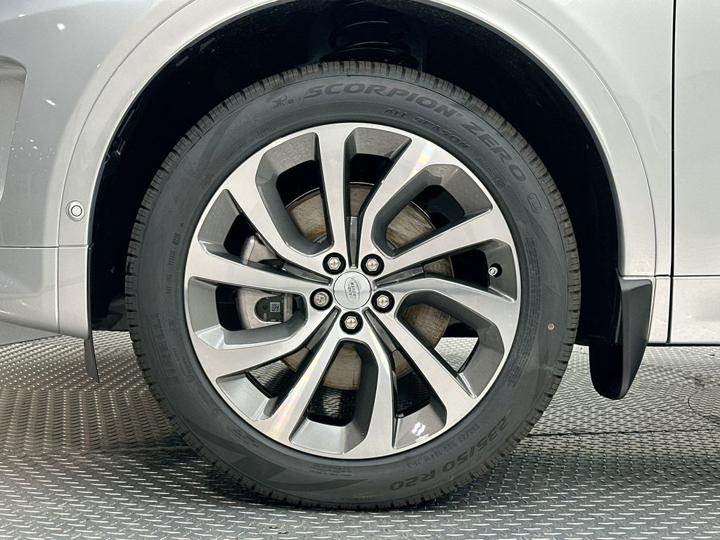 Thumbnail: 2025 Land Rover Discovery Sport - 5