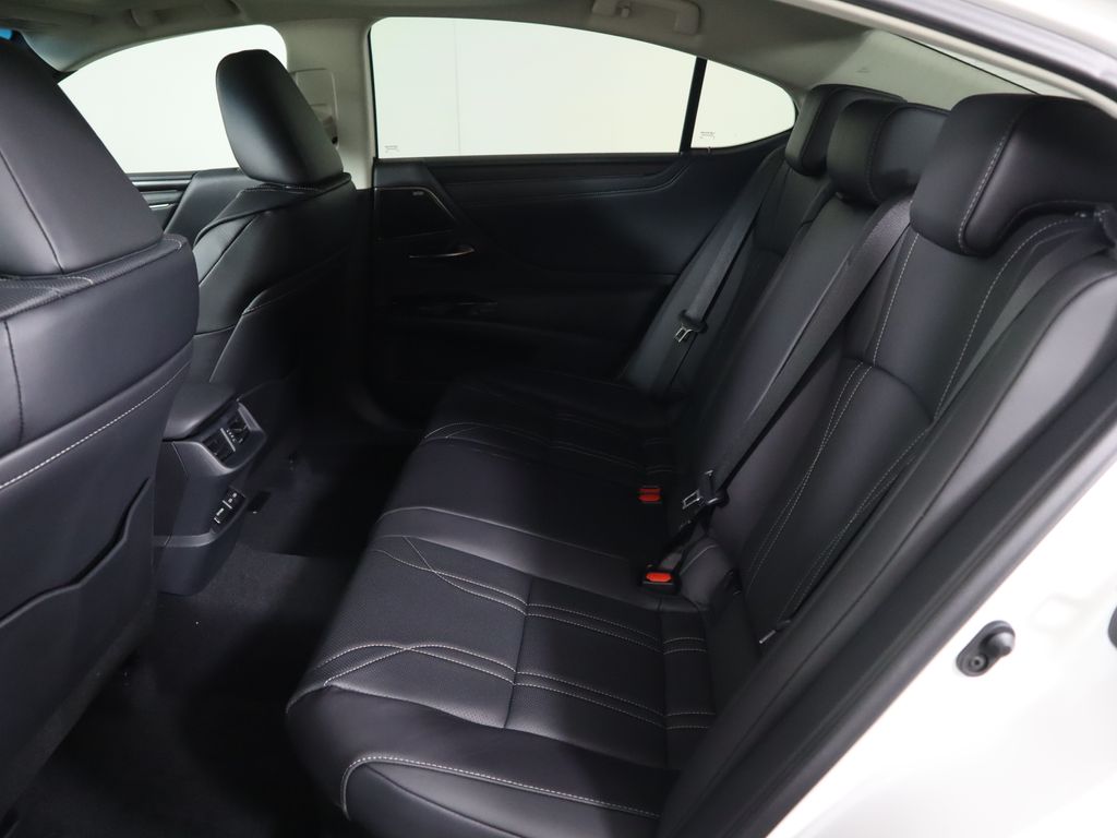 Used 2025 White Lexus 300h Luxury image 22
