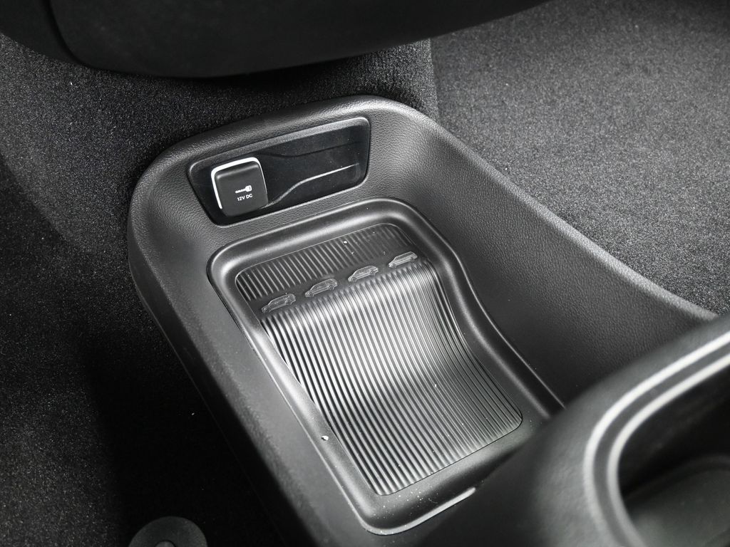 New 2026 Bright White Clearcoat Chrysler Select image 25