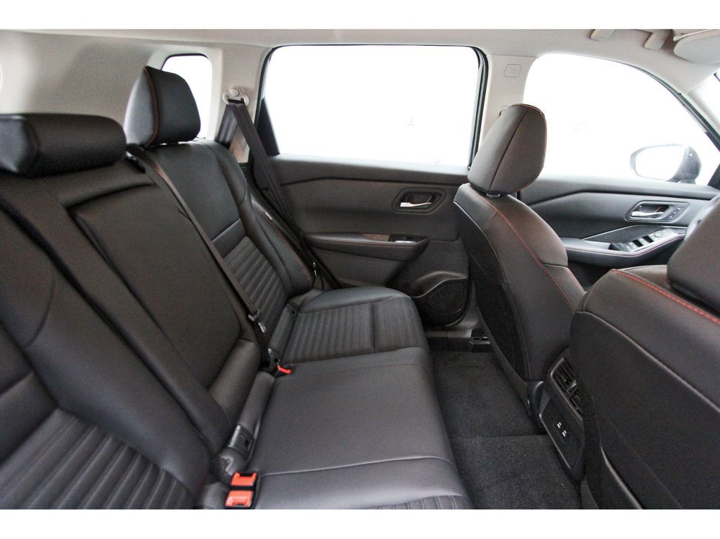 2026 Nissan Rogue Rock Creek - 9